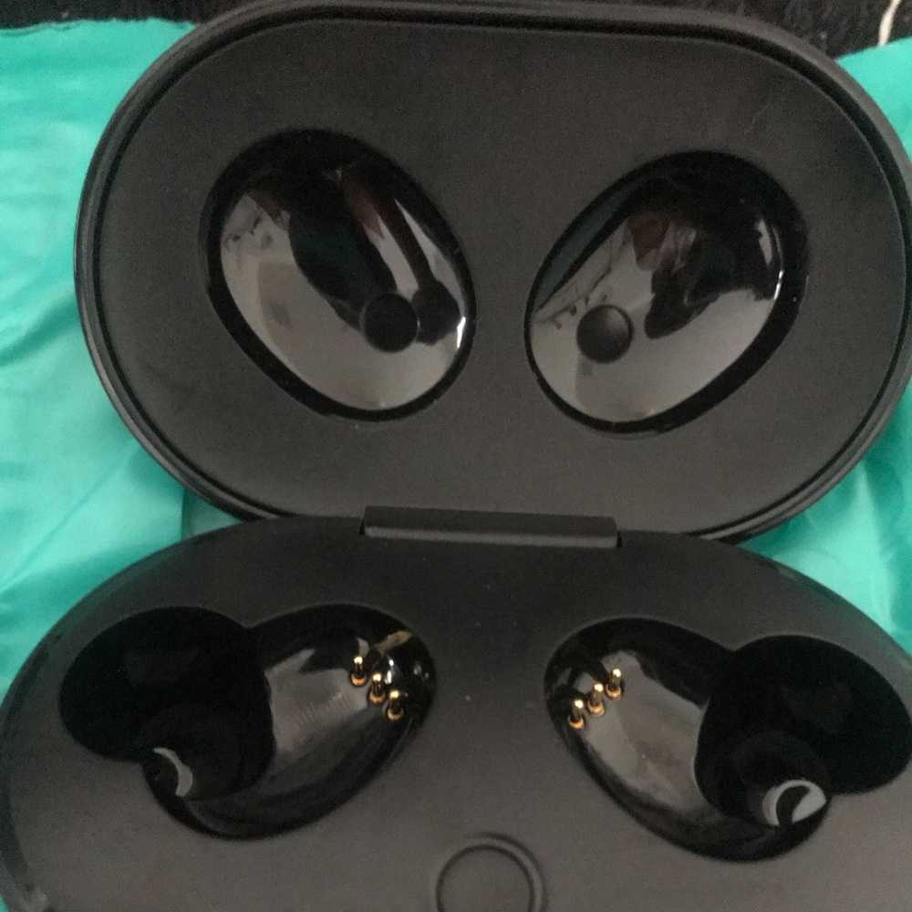 Bluetooth waterproof earphones